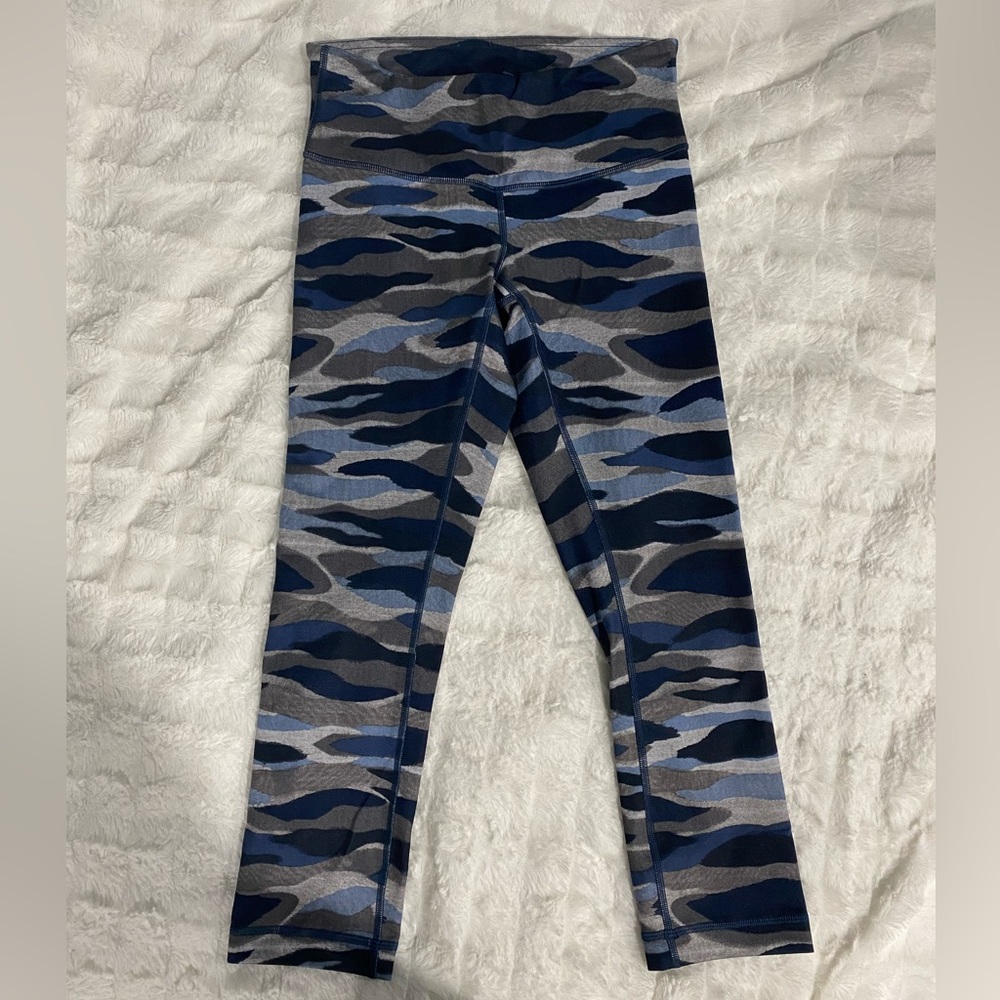 Lulu cropped, low rise leggings